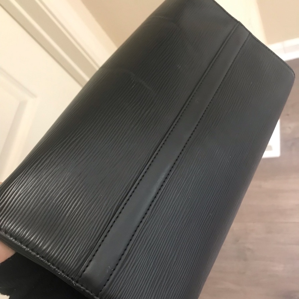 *SOLD* Louis Vuitton Speedy Epi Black 35 - Picture 4 of 8